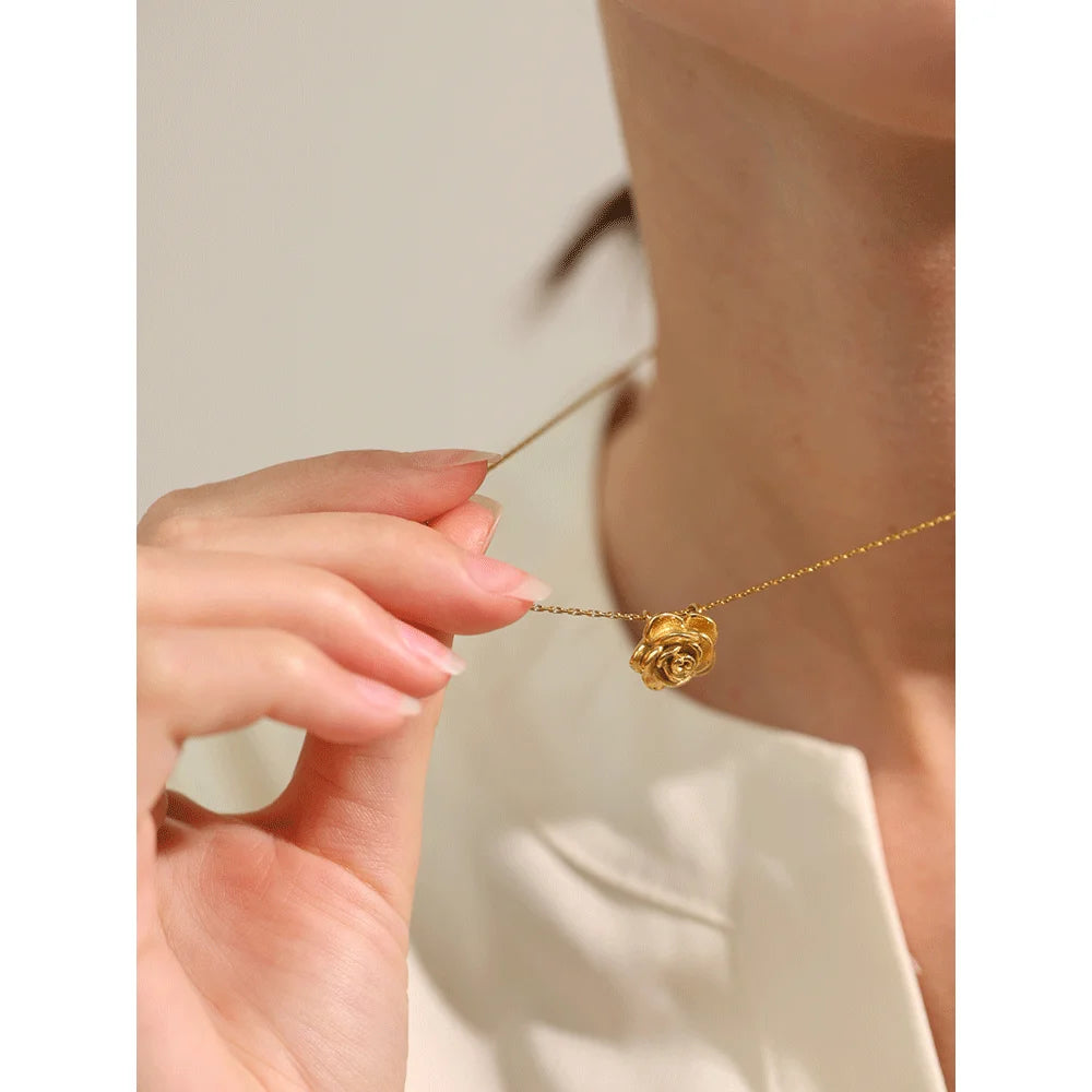 Rosaralda collar
